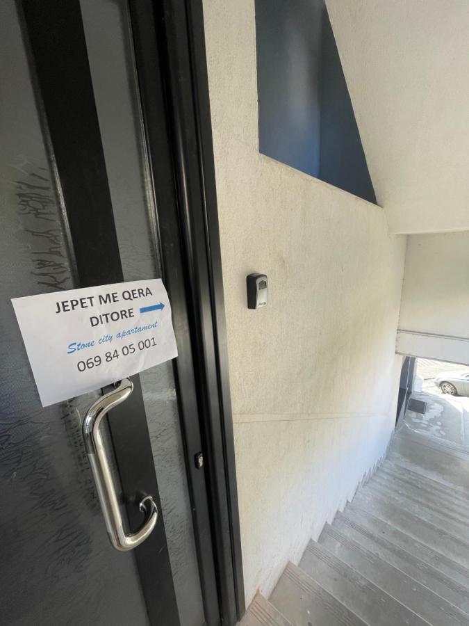 Appartamento Stone City Apartament Gjirokastër Esterno foto
